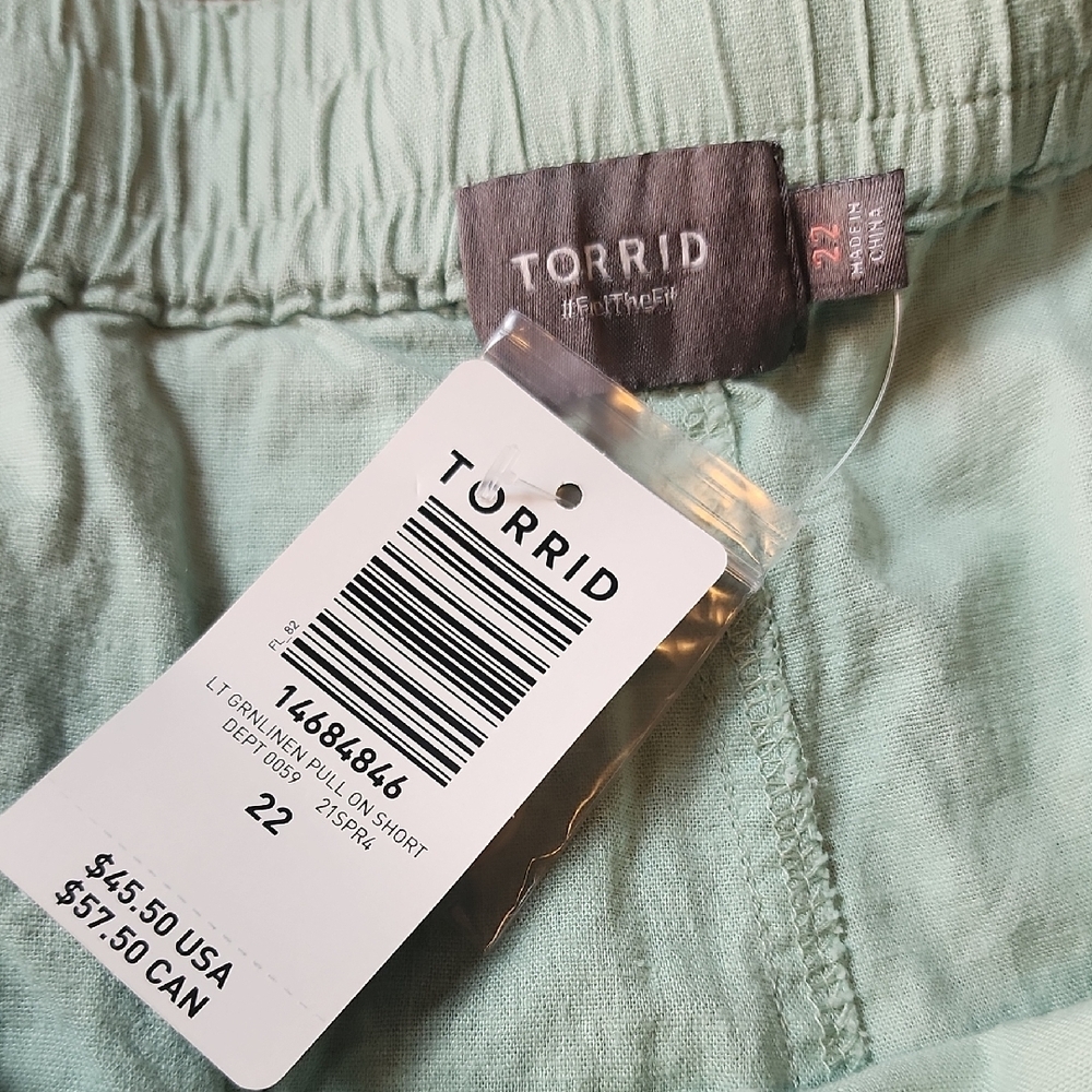 TORRID | Light Green Linen Blend Pull On Patch Pocket Drawstring Shorts | 22 - Picture 3 of 11
